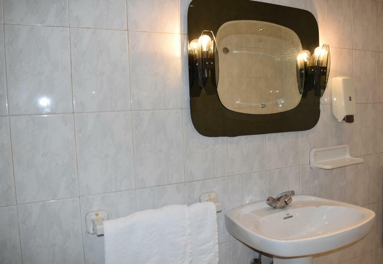 Hostal Oviedo Hotell León Exteriör bild