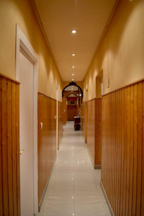 Hostal Oviedo Hotell León Exteriör bild