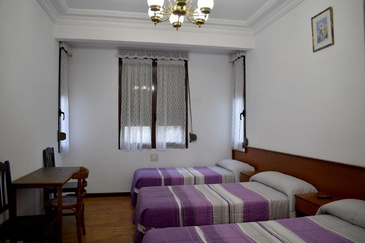 Hostal Oviedo Hotell León Exteriör bild